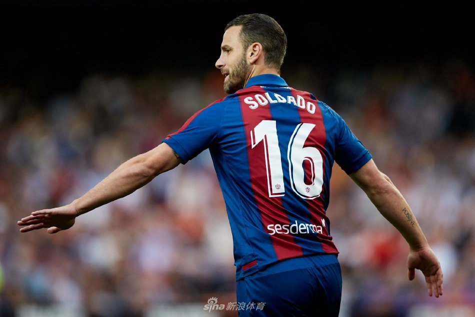 吴艳妮捐款20万救助残疾儿童 鼓励孩子们“早日站起来跑起来”