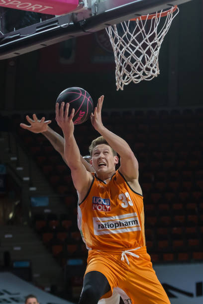 杰伦威谈自己的“欢迎到NBA时刻”：克莱负角度命中 拍了拍我屁股